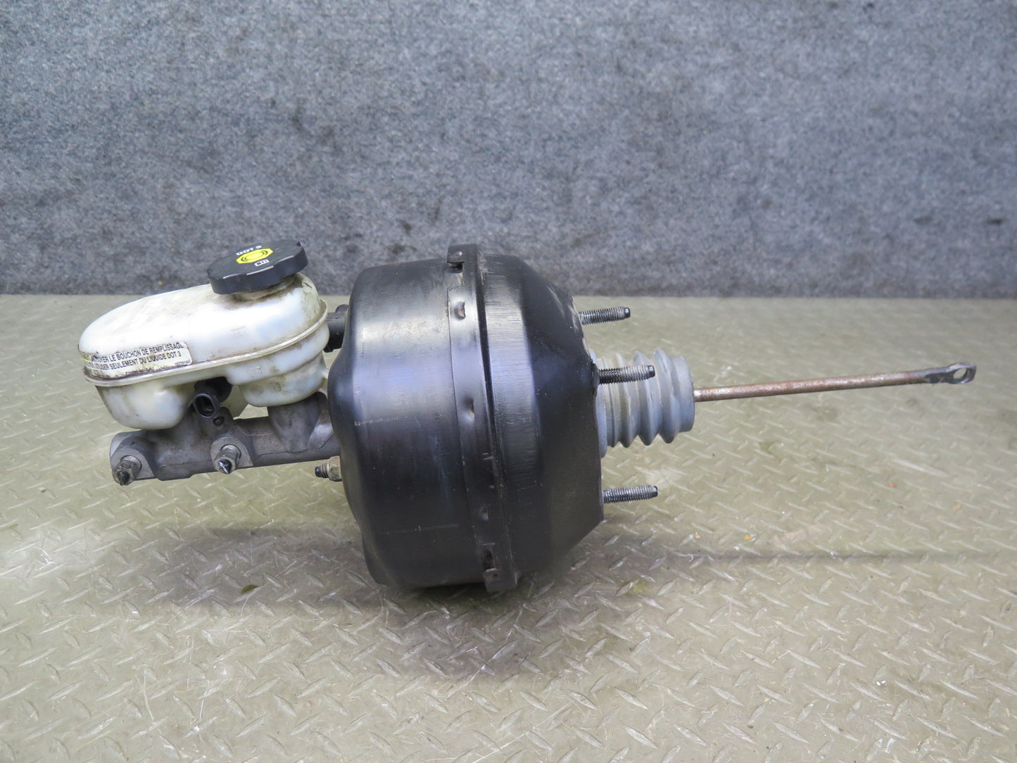 2004-2008 Cadillac XLR Power Brake Booster Master Cylinder Fluid Reservoir