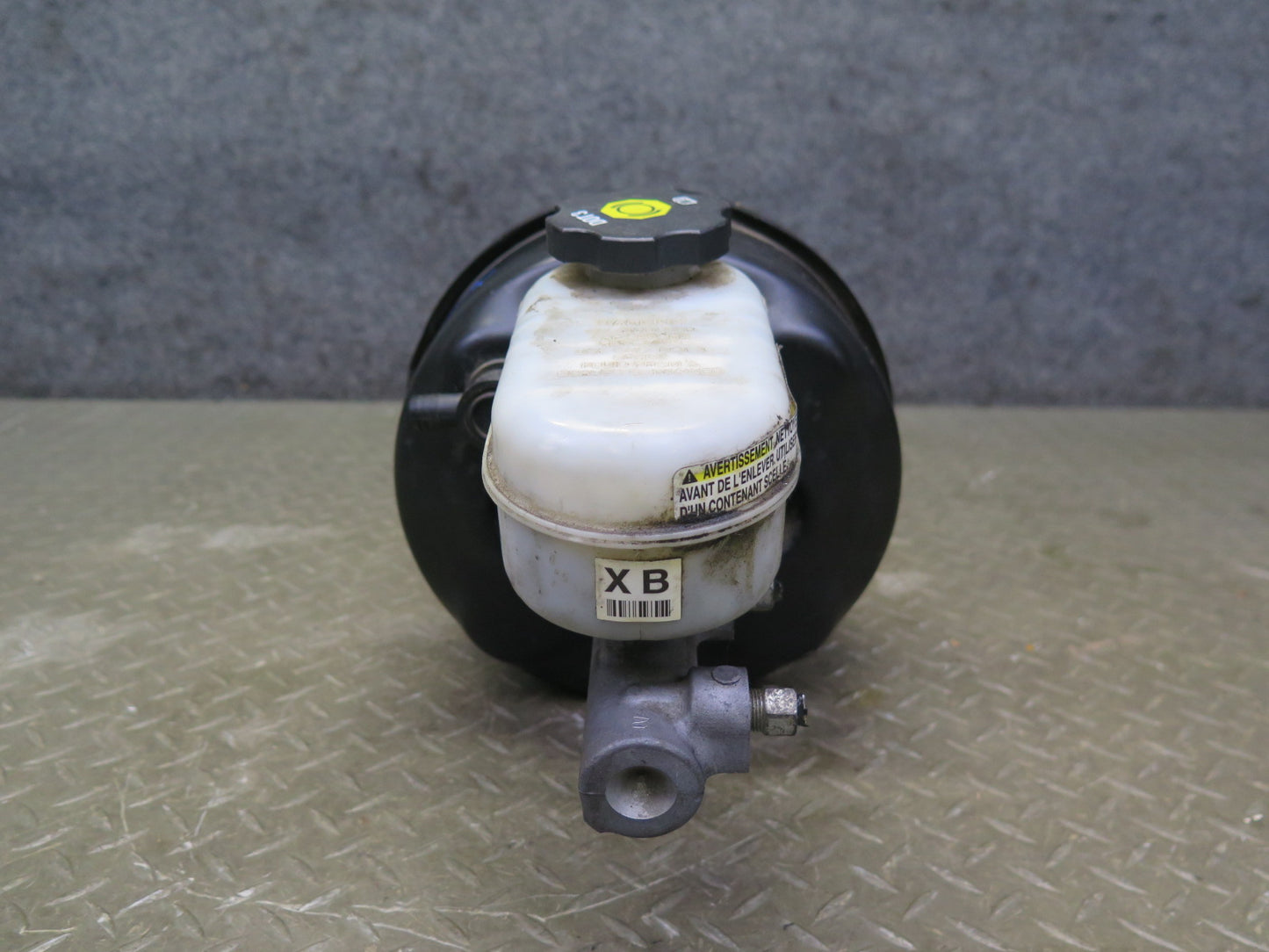 2004-2008 Cadillac XLR Power Brake Booster Master Cylinder Fluid Reservoir