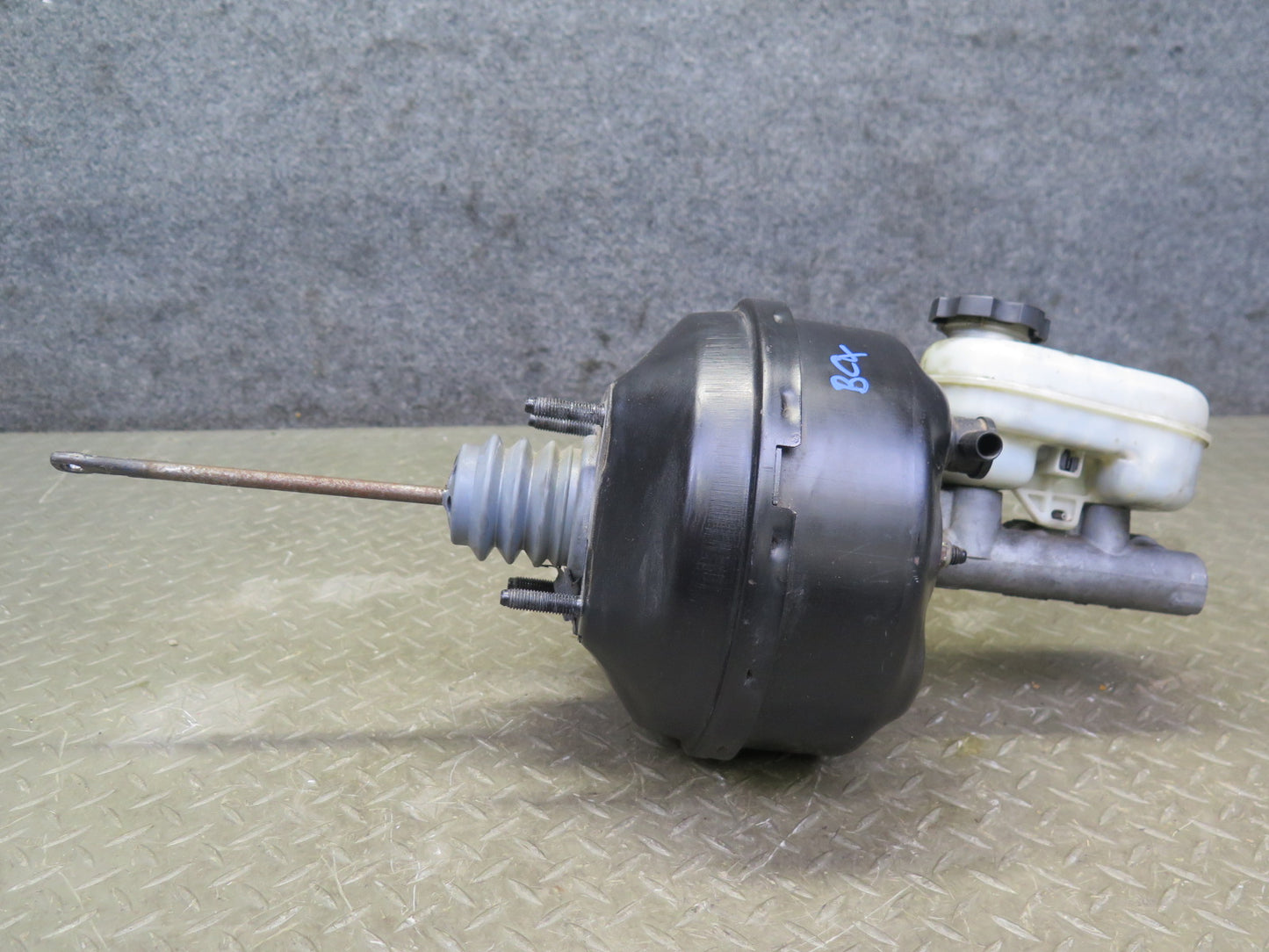 2004-2008 Cadillac XLR Power Brake Booster Master Cylinder Fluid Reservoir