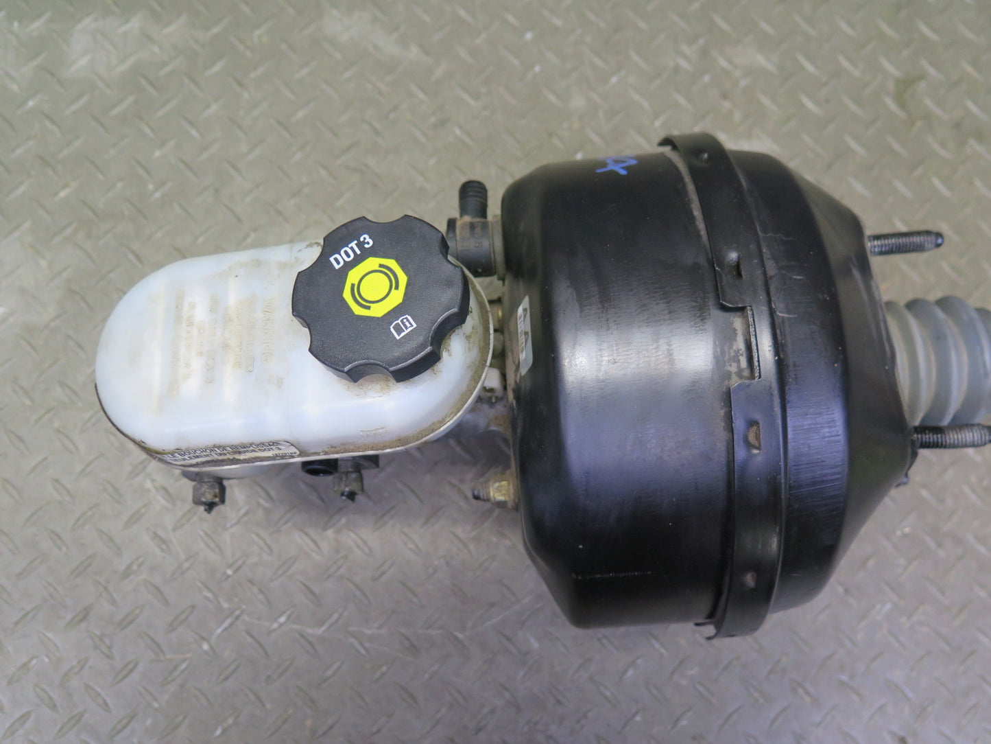 2004-2008 Cadillac XLR Power Brake Booster Master Cylinder Fluid Reservoir