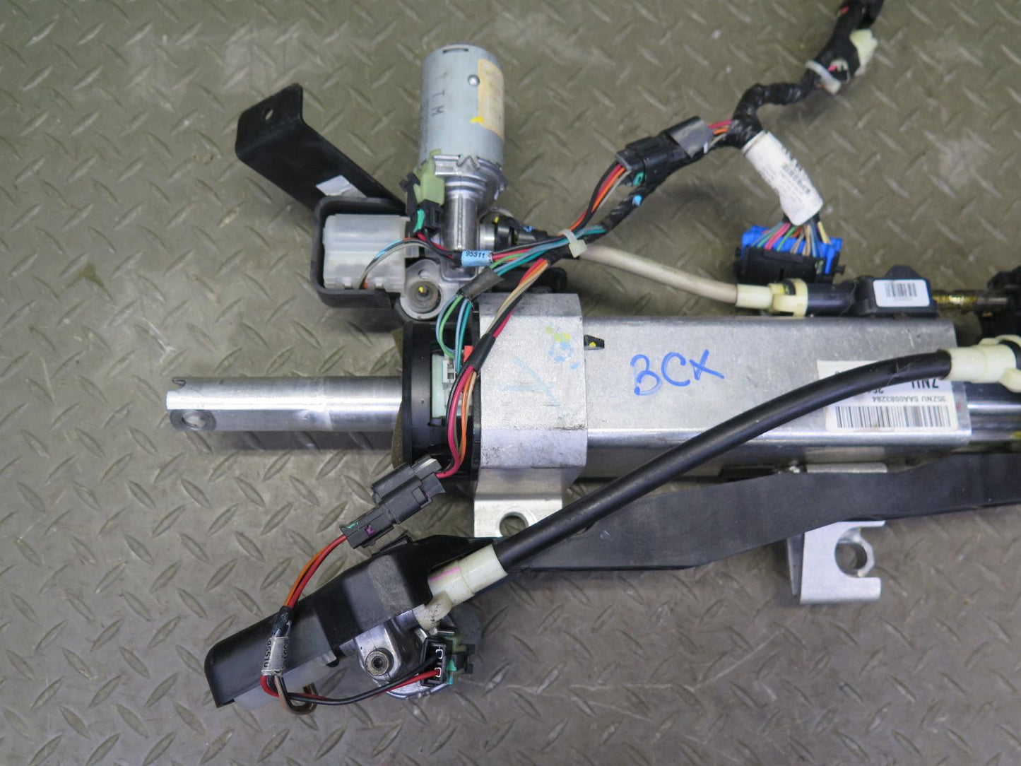 2005-2007 Cadillac XLR Steering Column W/ Adjust Motors Assembly