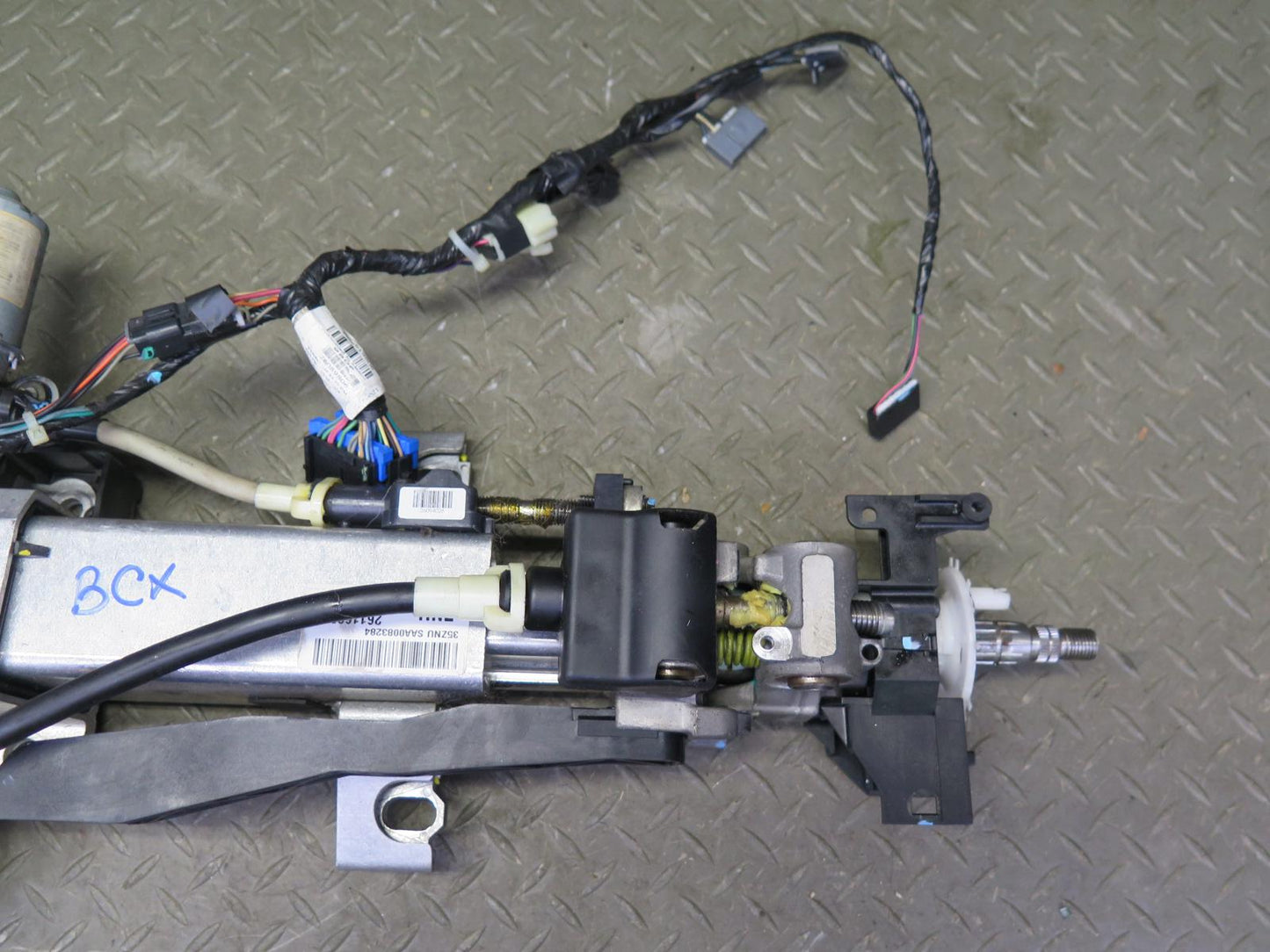 2005-2007 Cadillac XLR Steering Column W/ Adjust Motors Assembly