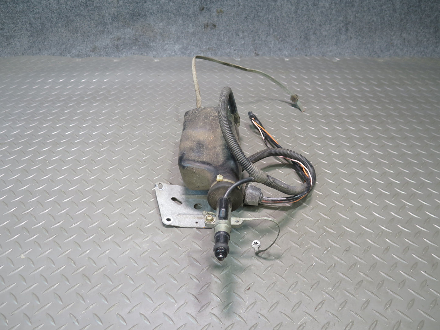 90-93 Chevrolet Corvette C4 Radio Power Antenna Assembly OEM