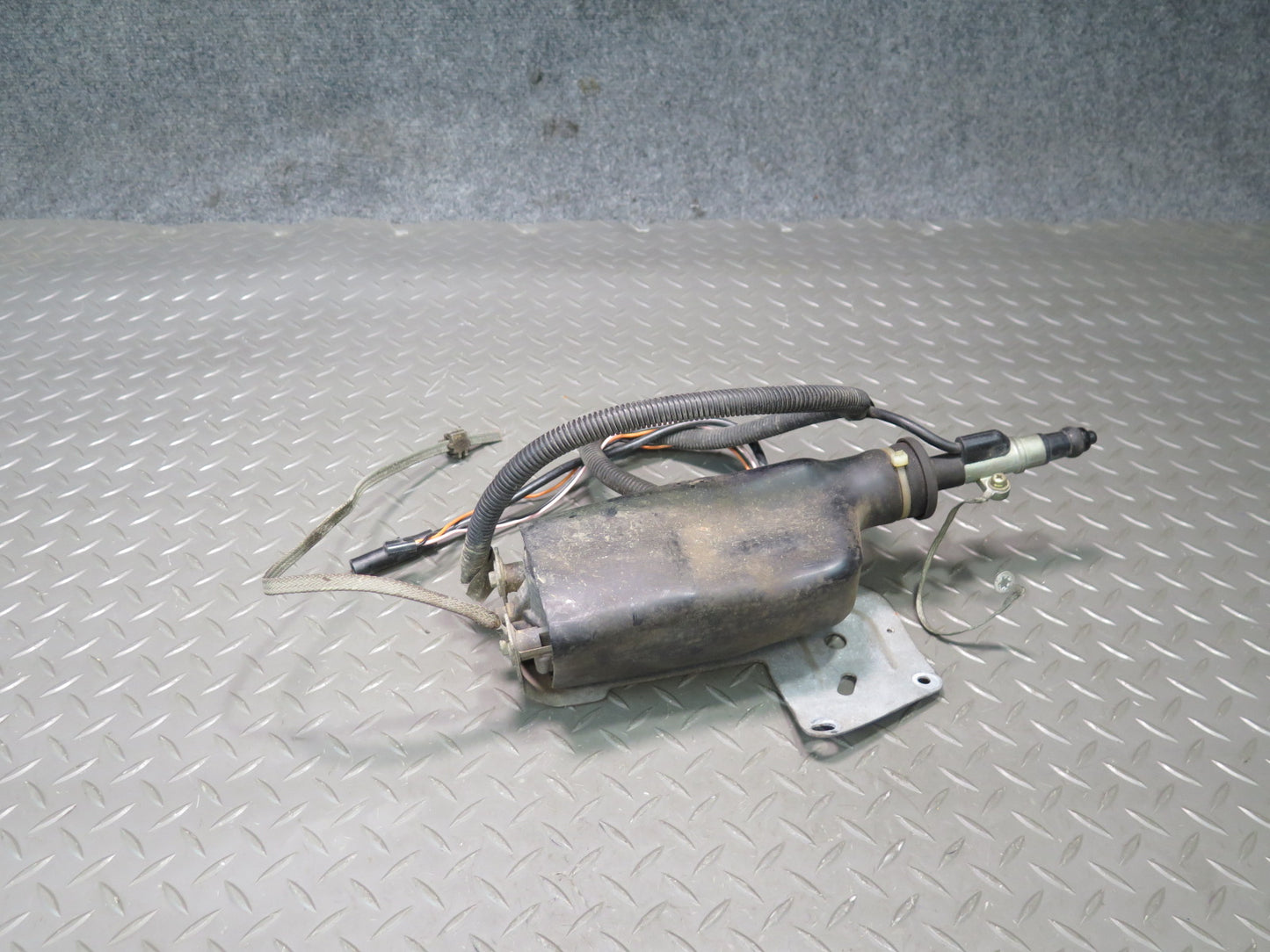 90-93 Chevrolet Corvette C4 Radio Power Antenna Assembly OEM