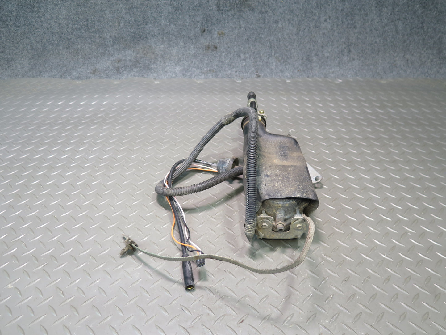 90-93 Chevrolet Corvette C4 Radio Power Antenna Assembly OEM