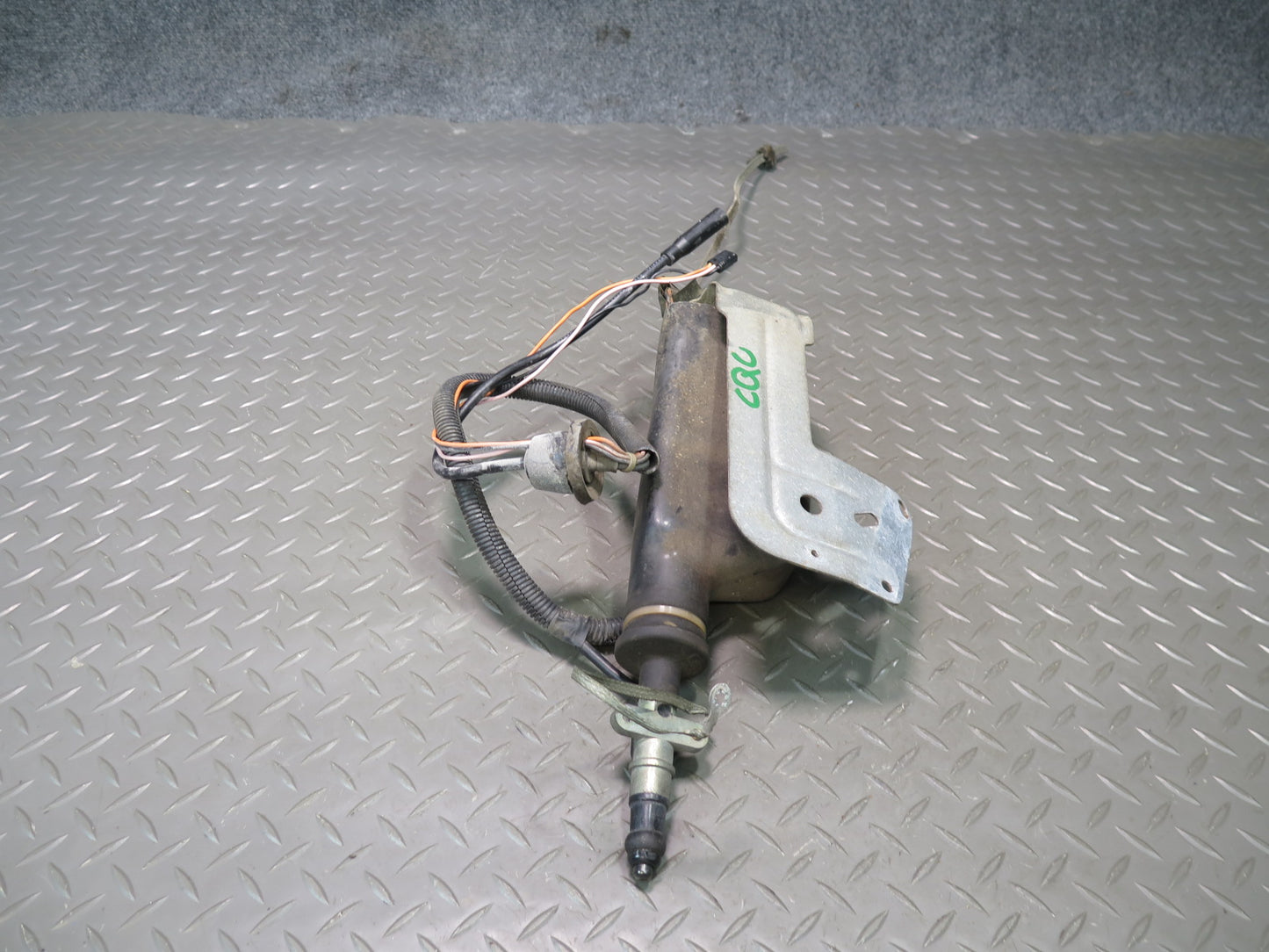 90-93 Chevrolet Corvette C4 Radio Power Antenna Assembly OEM