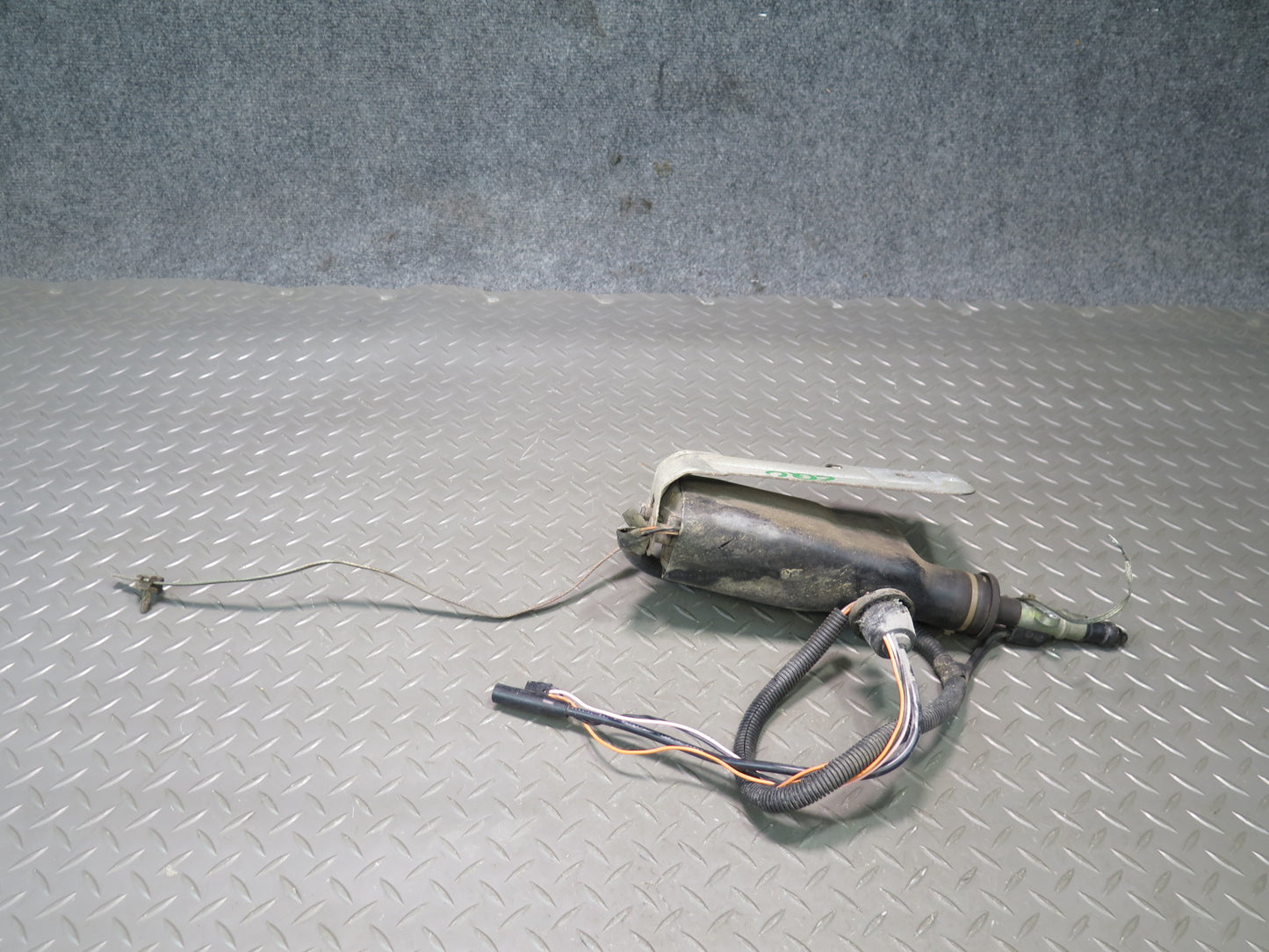 90-93 Chevrolet Corvette C4 Radio Power Antenna Assembly OEM