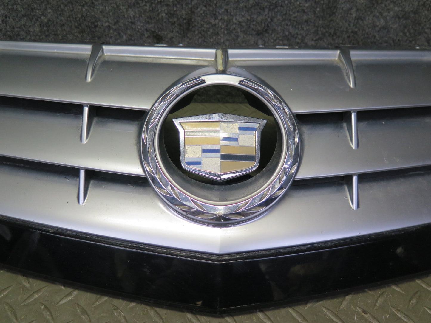 2004-2008 Cadillac XLR Front Bumper Hood Radiator Grille 10348679