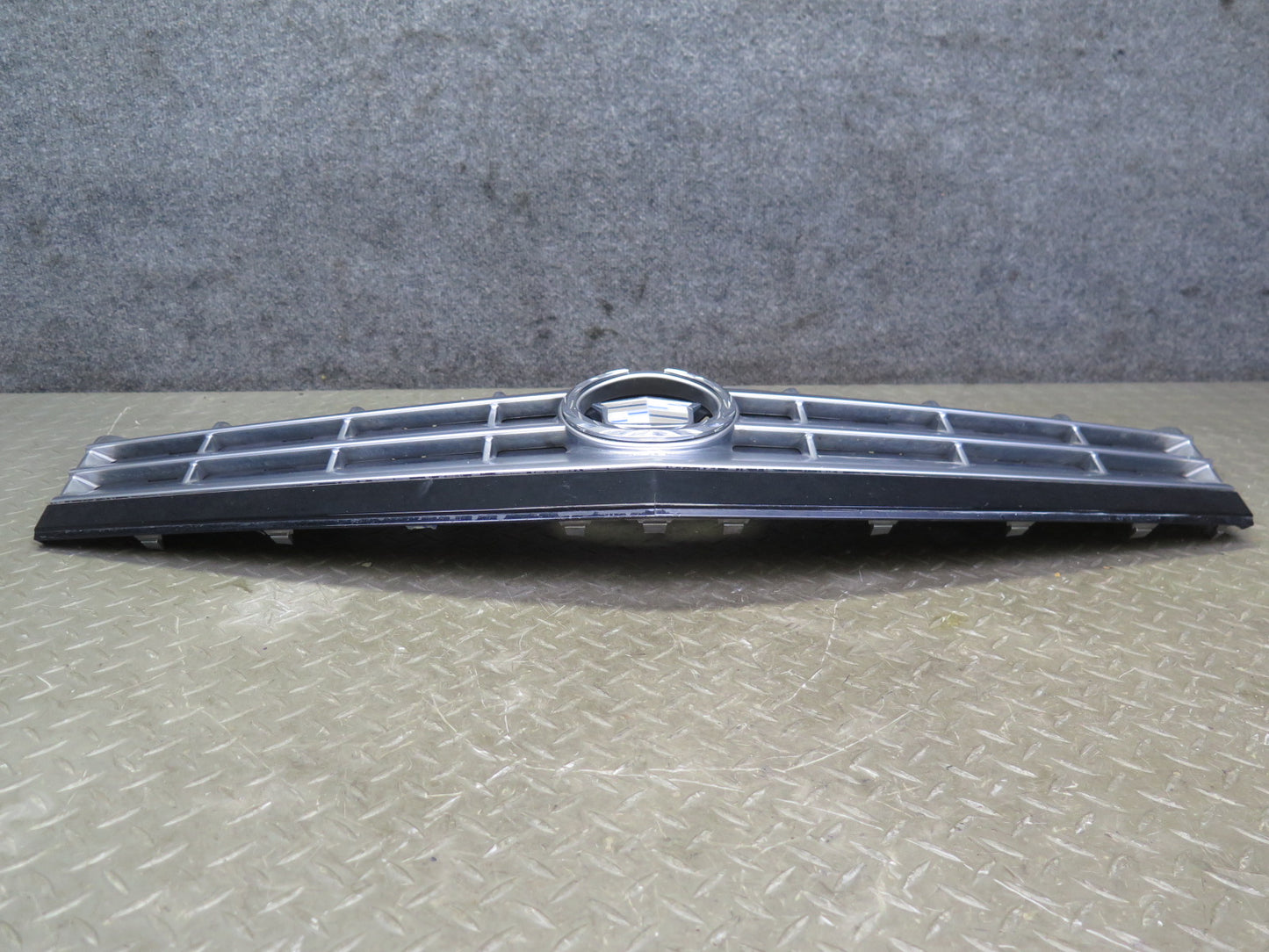 2004-2008 Cadillac XLR Front Bumper Hood Radiator Grille 10348679