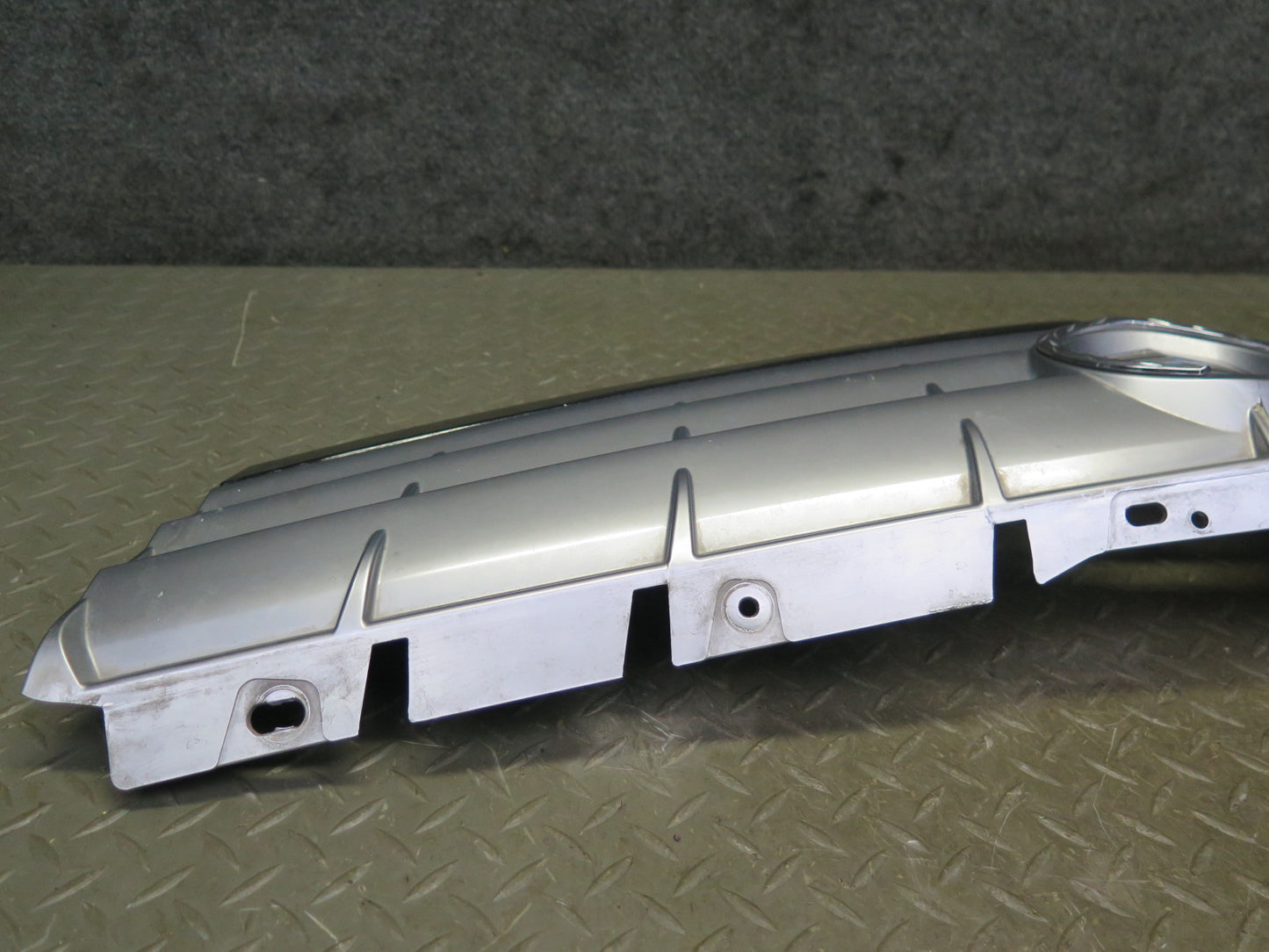 2004-2008 Cadillac XLR Front Bumper Hood Radiator Grille 10348679