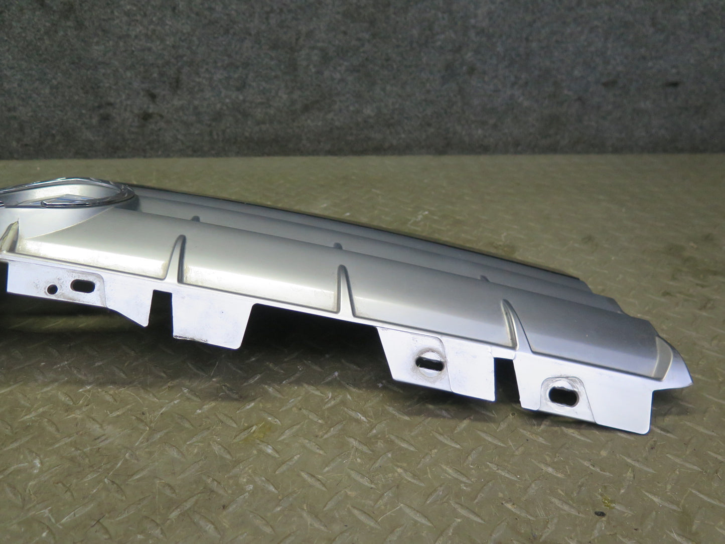 2004-2008 Cadillac XLR Front Bumper Hood Radiator Grille 10348679