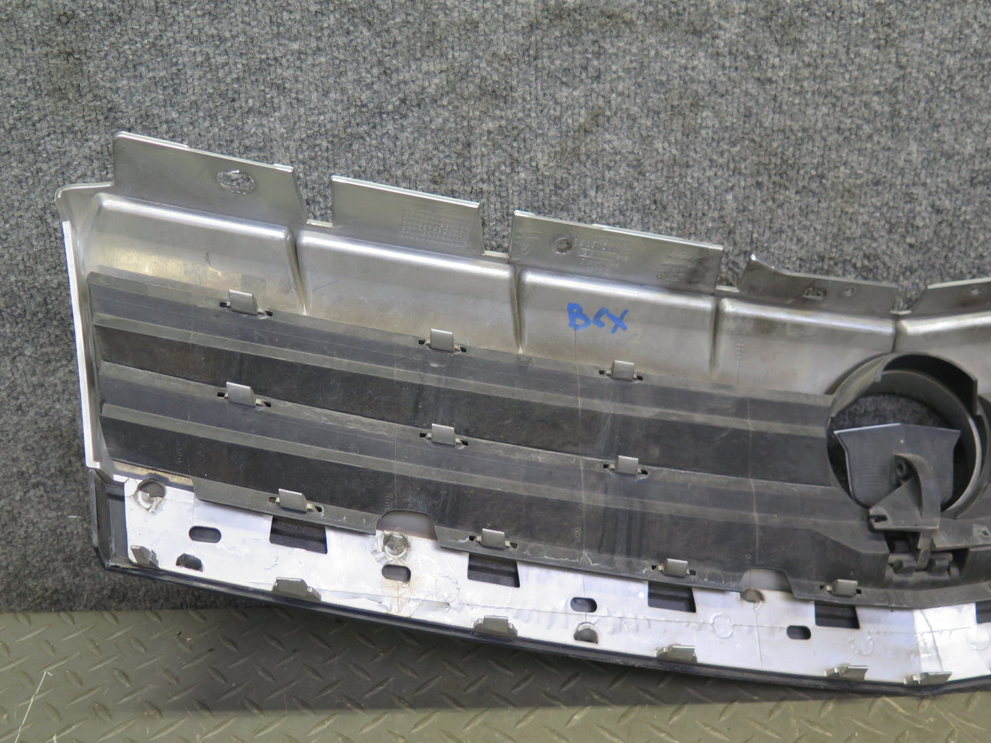 2004-2008 Cadillac XLR Front Bumper Hood Radiator Grille 10348679