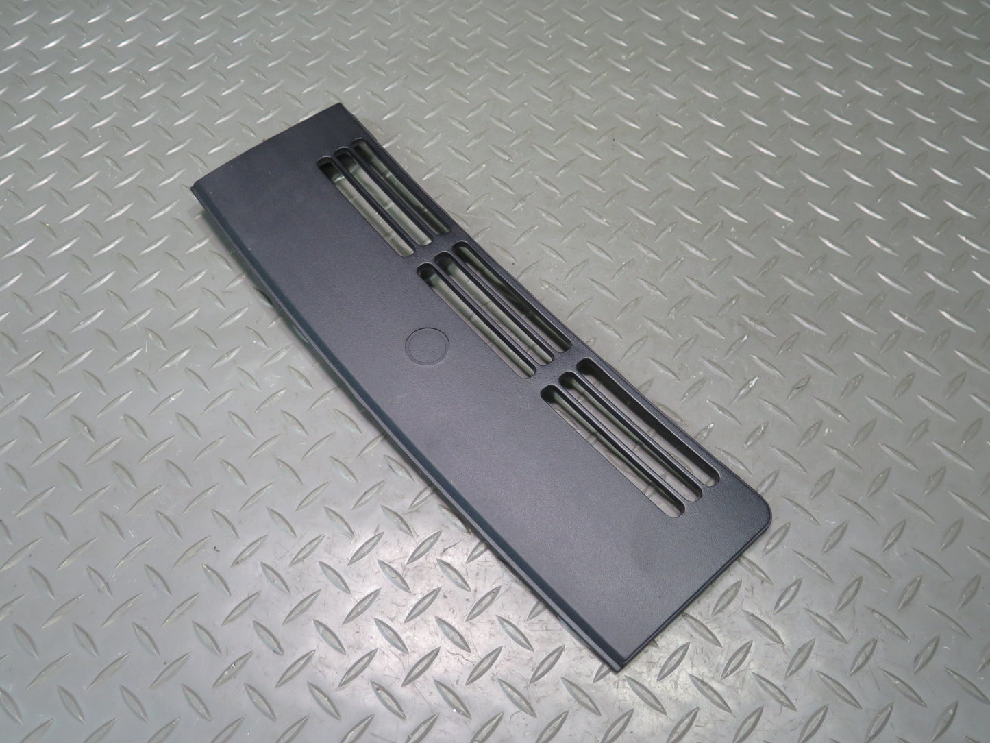 90-93 Chevrolet Corvette C4 Dash Upper Defrost Vent Trim Panel 10172457 OEM