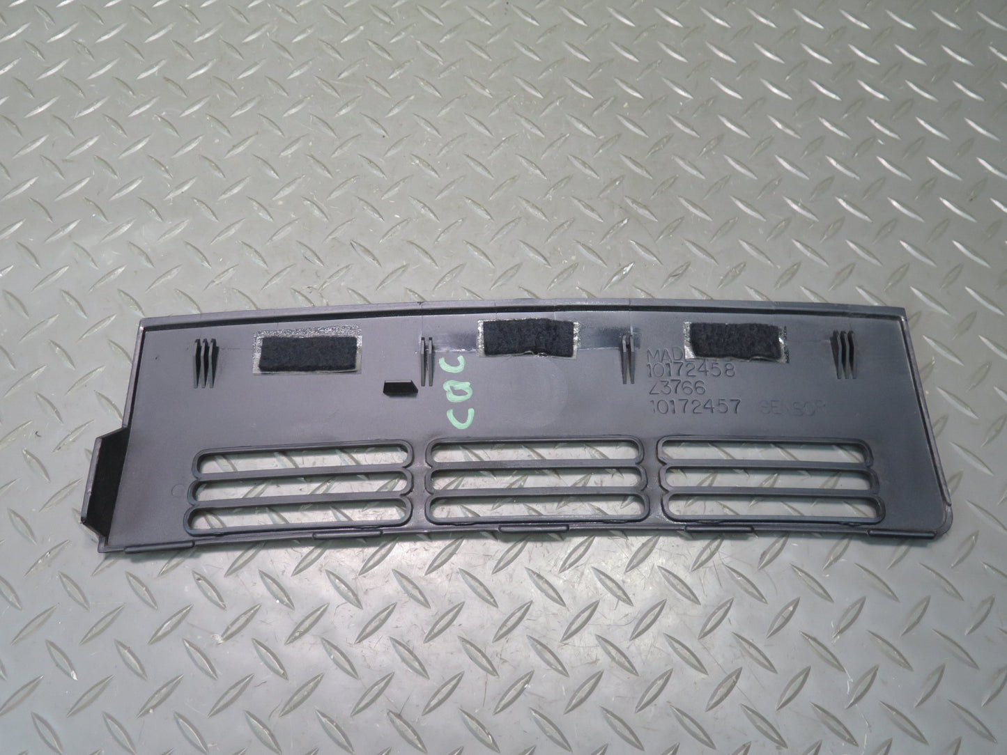 90-93 Chevrolet Corvette C4 Dash Upper Defrost Vent Trim Panel 10172457 OEM