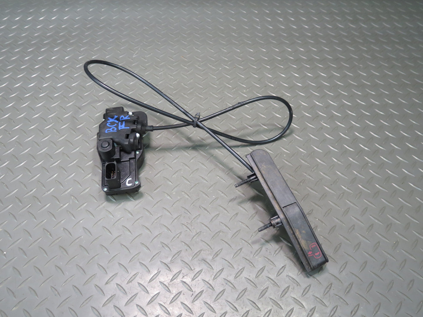 2004-2009 Cadillac XLR Right Passenger Side Door Lock Latch W/ Handle & Cable