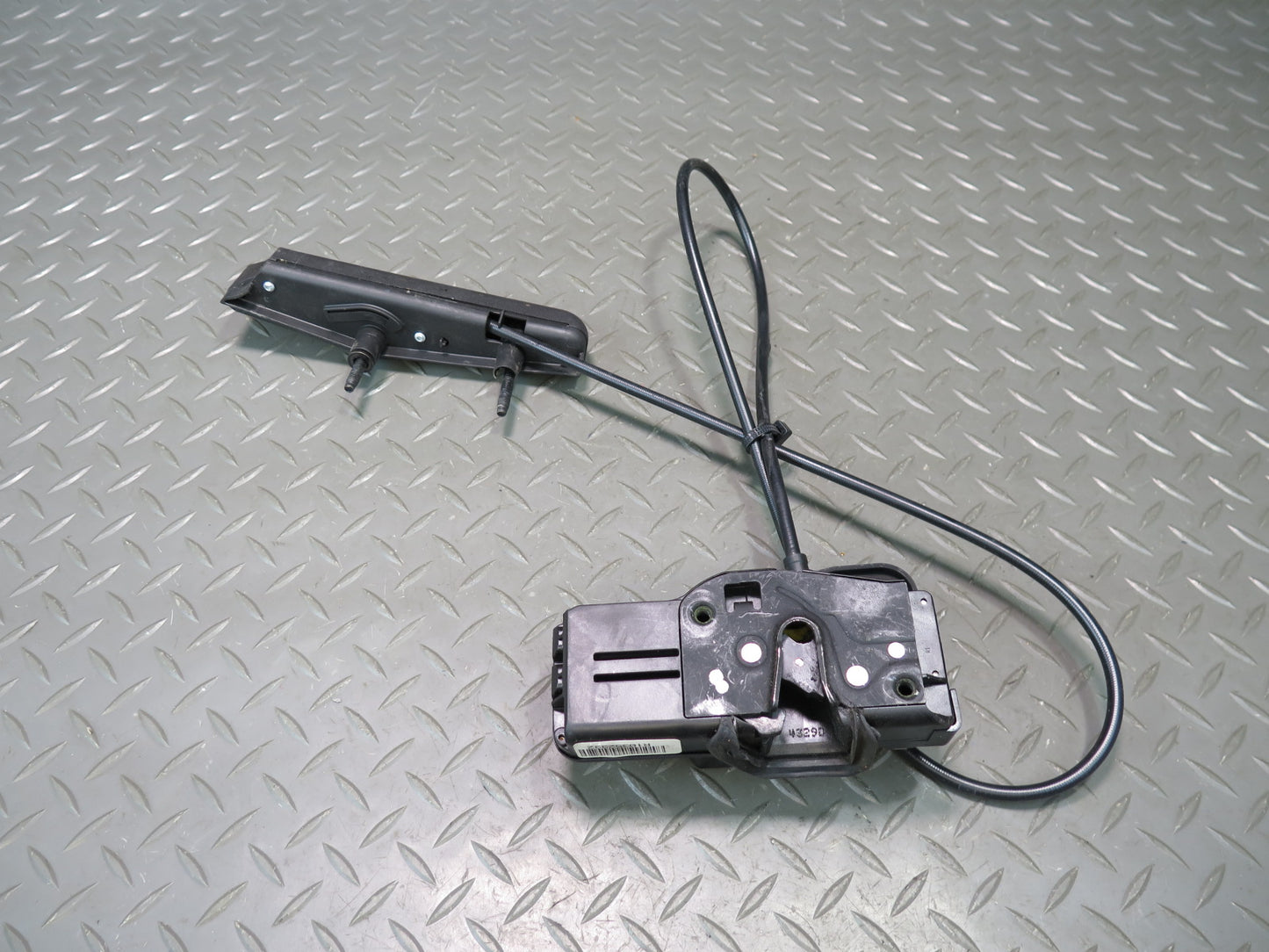 2004-2009 Cadillac XLR Right Passenger Side Door Lock Latch W/ Handle & Cable