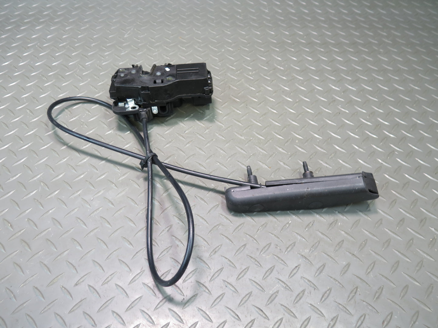 2004-2009 Cadillac XLR Right Passenger Side Door Lock Latch W/ Handle & Cable