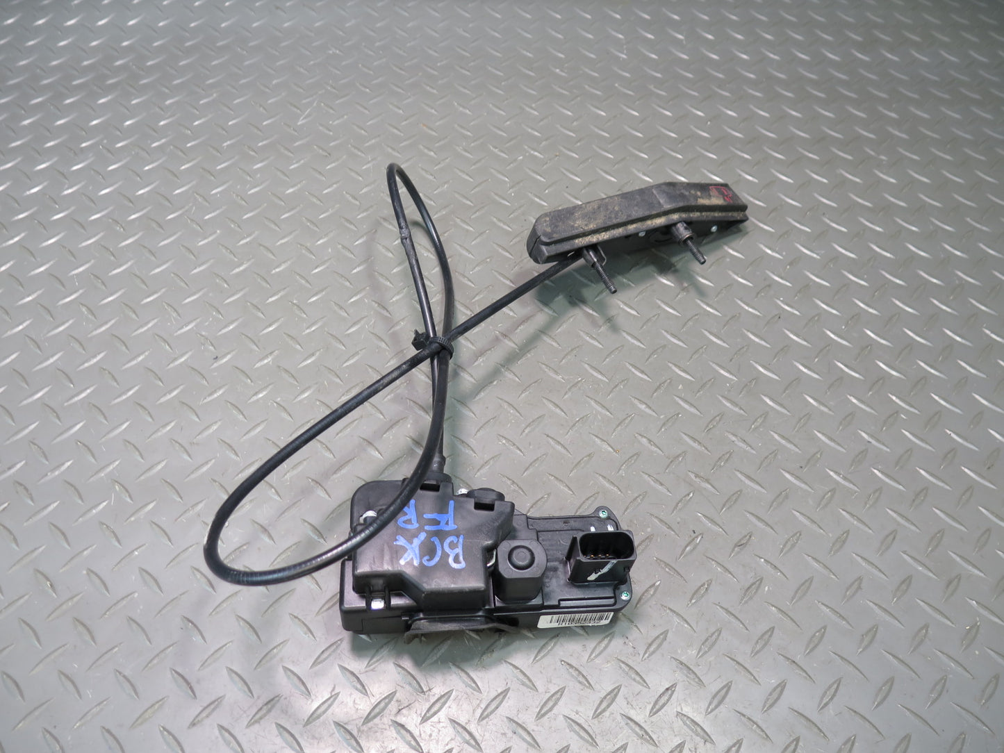 2004-2009 Cadillac XLR Right Passenger Side Door Lock Latch W/ Handle & Cable