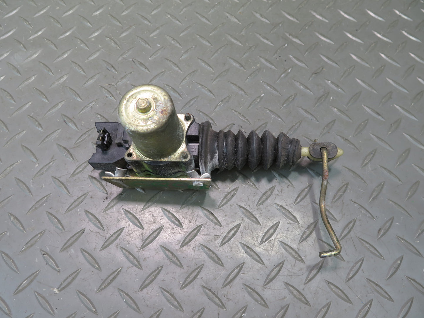 84-93 Chevrolet Corvette C4 Right Door Lock Latch Actuator Motor OEM