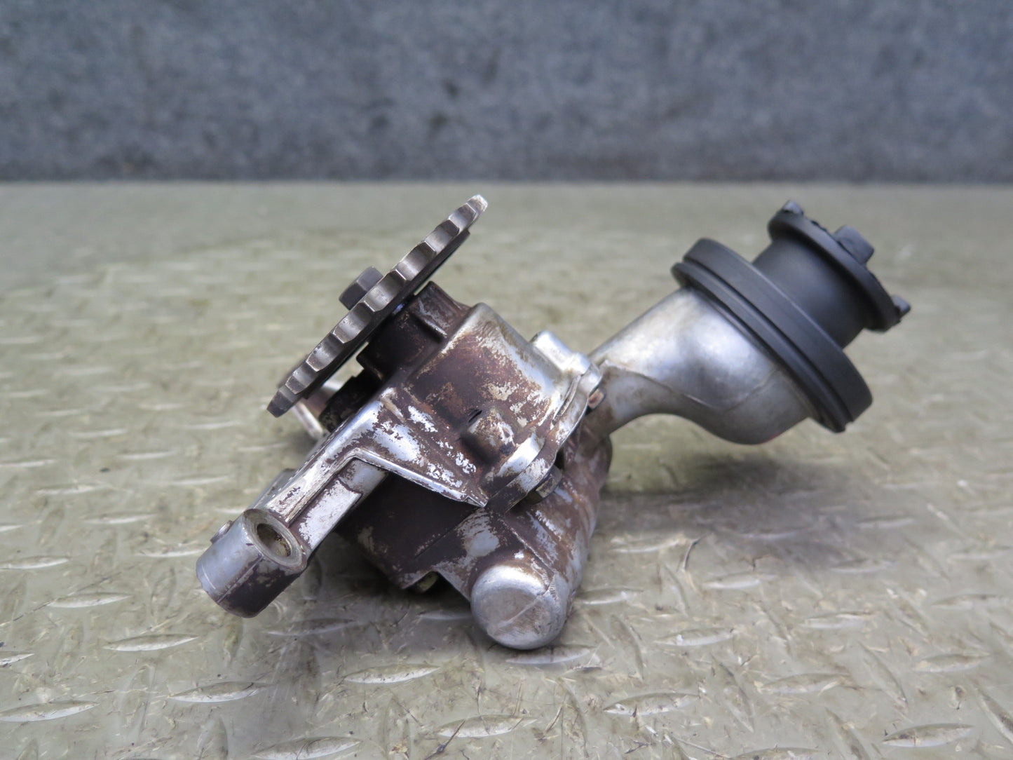 81-85 Mercedes R107 380SL M116.962 Engine Oil Pump OEM