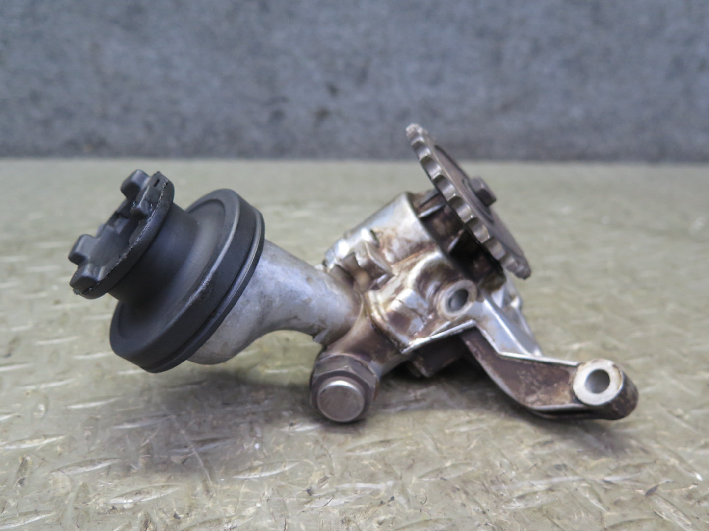 81-85 Mercedes R107 380SL M116.962 Engine Oil Pump OEM