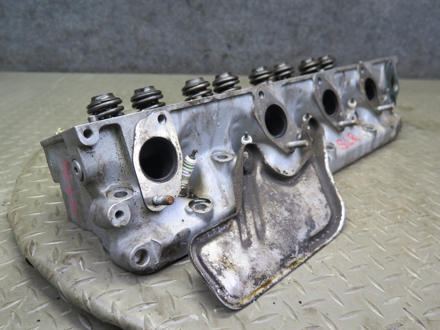 81-85 Mercedes R107 380SL M116 116.962 Engine Right Cylinder Head OEM