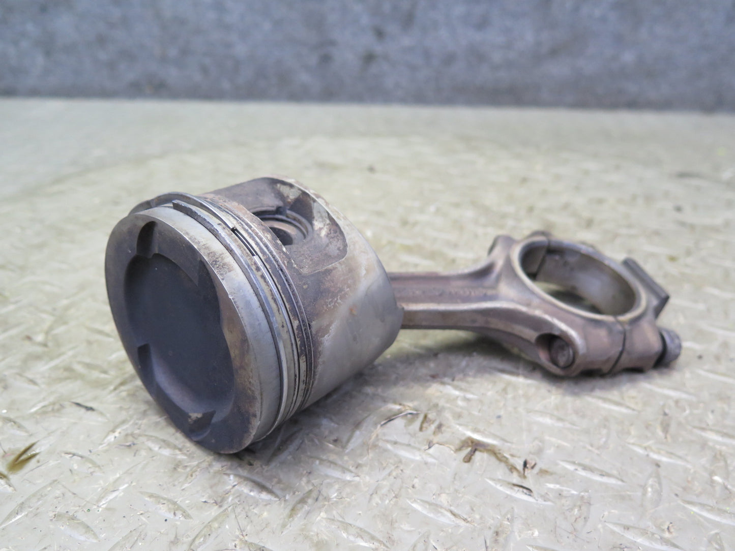 81-85 Mercedes R107 380SL M116 116.962 Set of 8 Piston Connecting Rod OEM