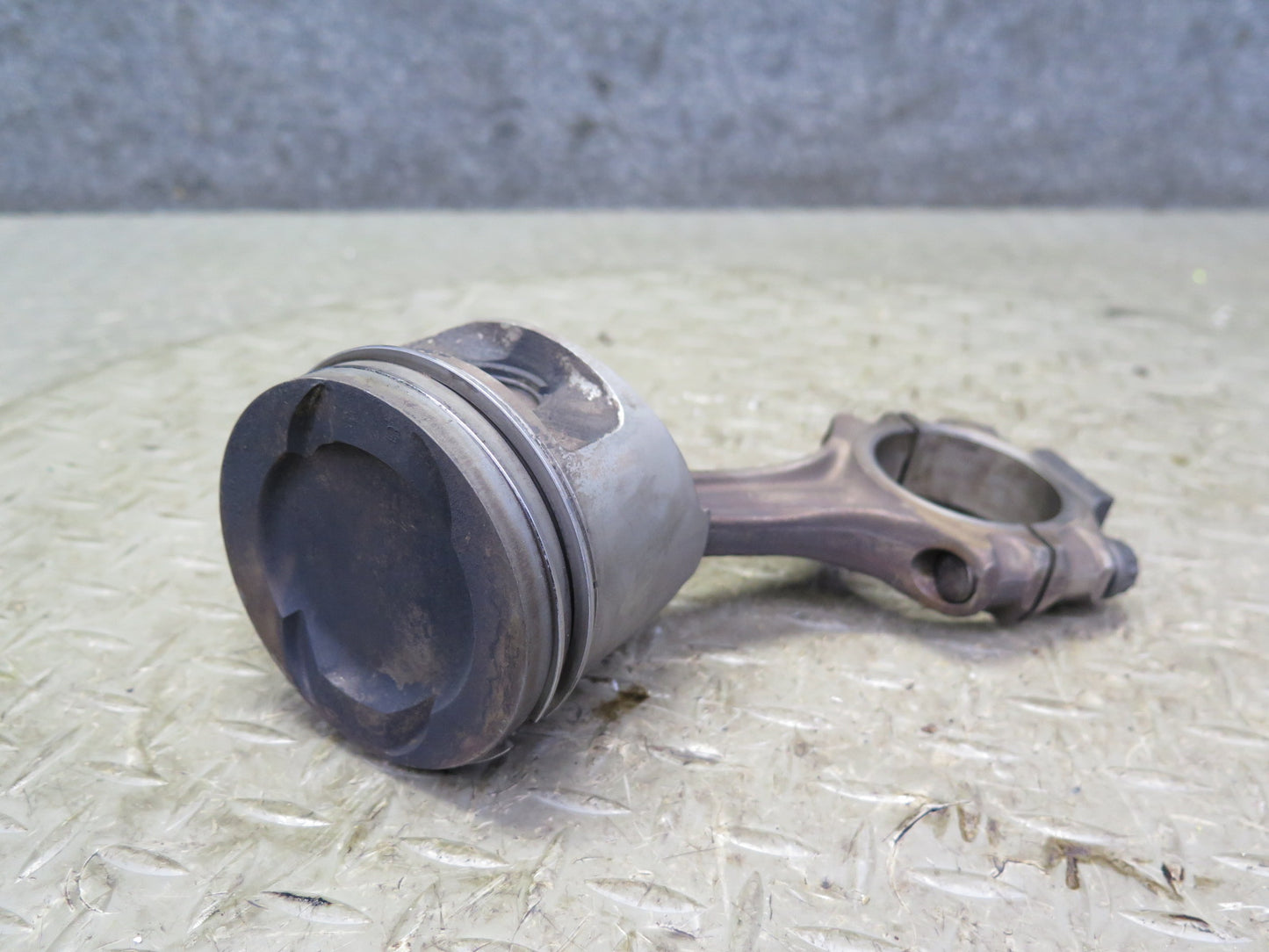 81-85 Mercedes R107 380SL M116 116.962 Set of 8 Piston Connecting Rod OEM