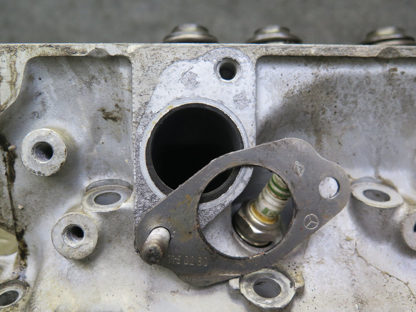 81-85 Mercedes R107 380SL M116 116.962 Engine Left Cylinder Head OEM