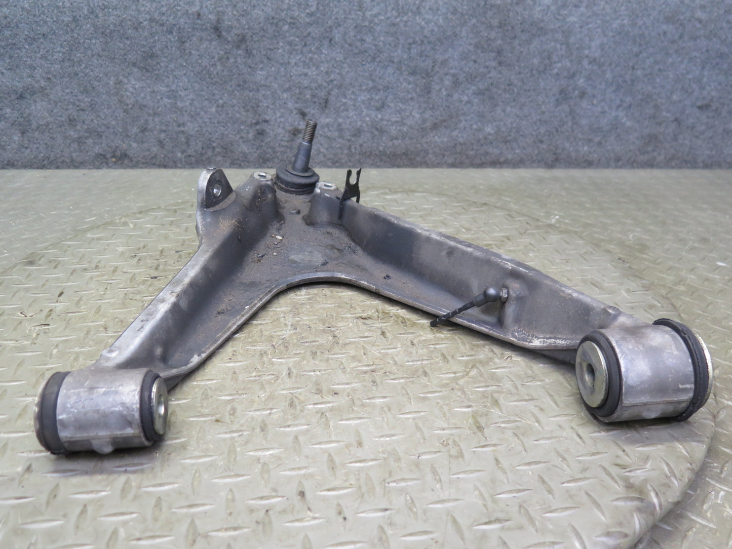2004-2009 Cadillac XLR Front Right Suspension Lower & Upper Control Arm Set