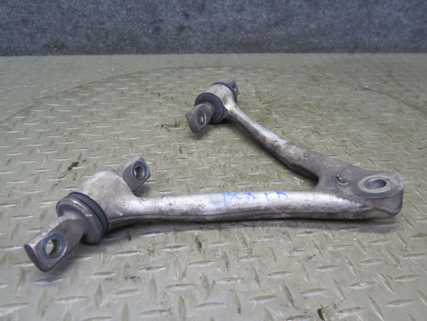 2004-2009 Cadillac XLR Front Right Suspension Lower & Upper Control Arm Set