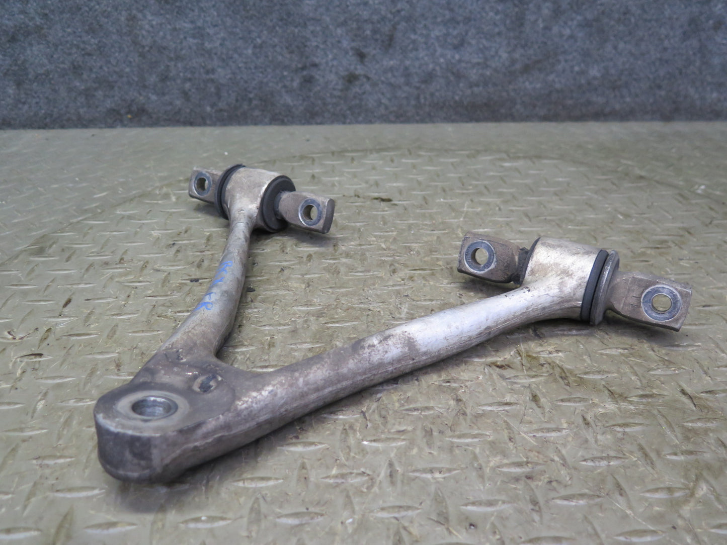 2004-2009 Cadillac XLR Front Right Suspension Lower & Upper Control Arm Set