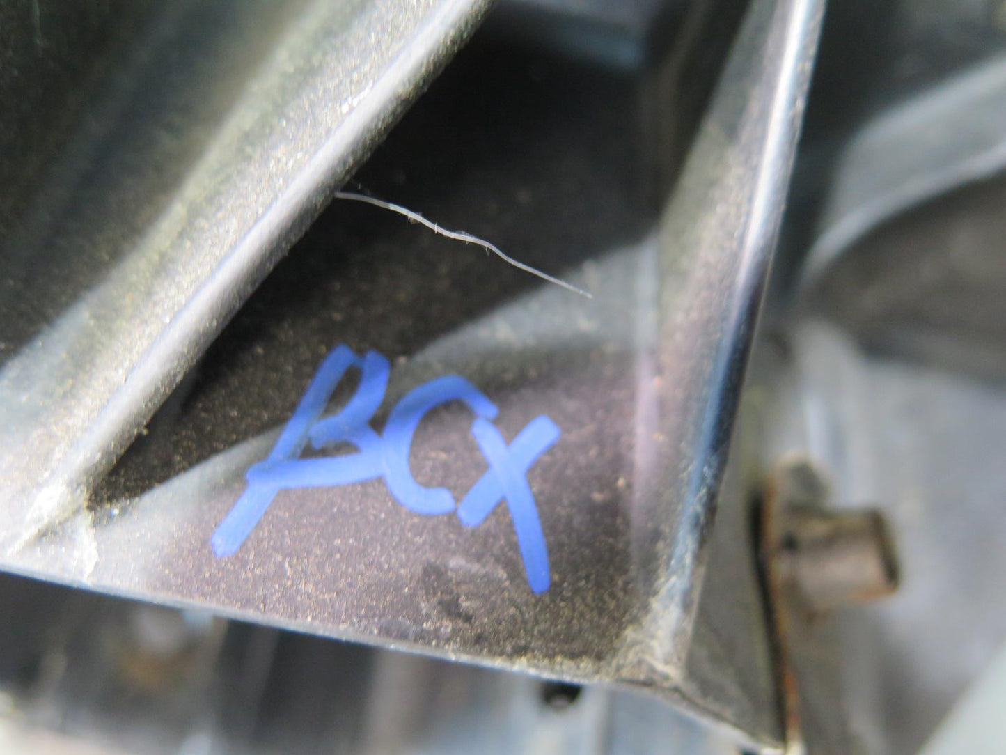 2004-2009 Cadillac XLR Battery Tray Holder Frame Bracket 10258430