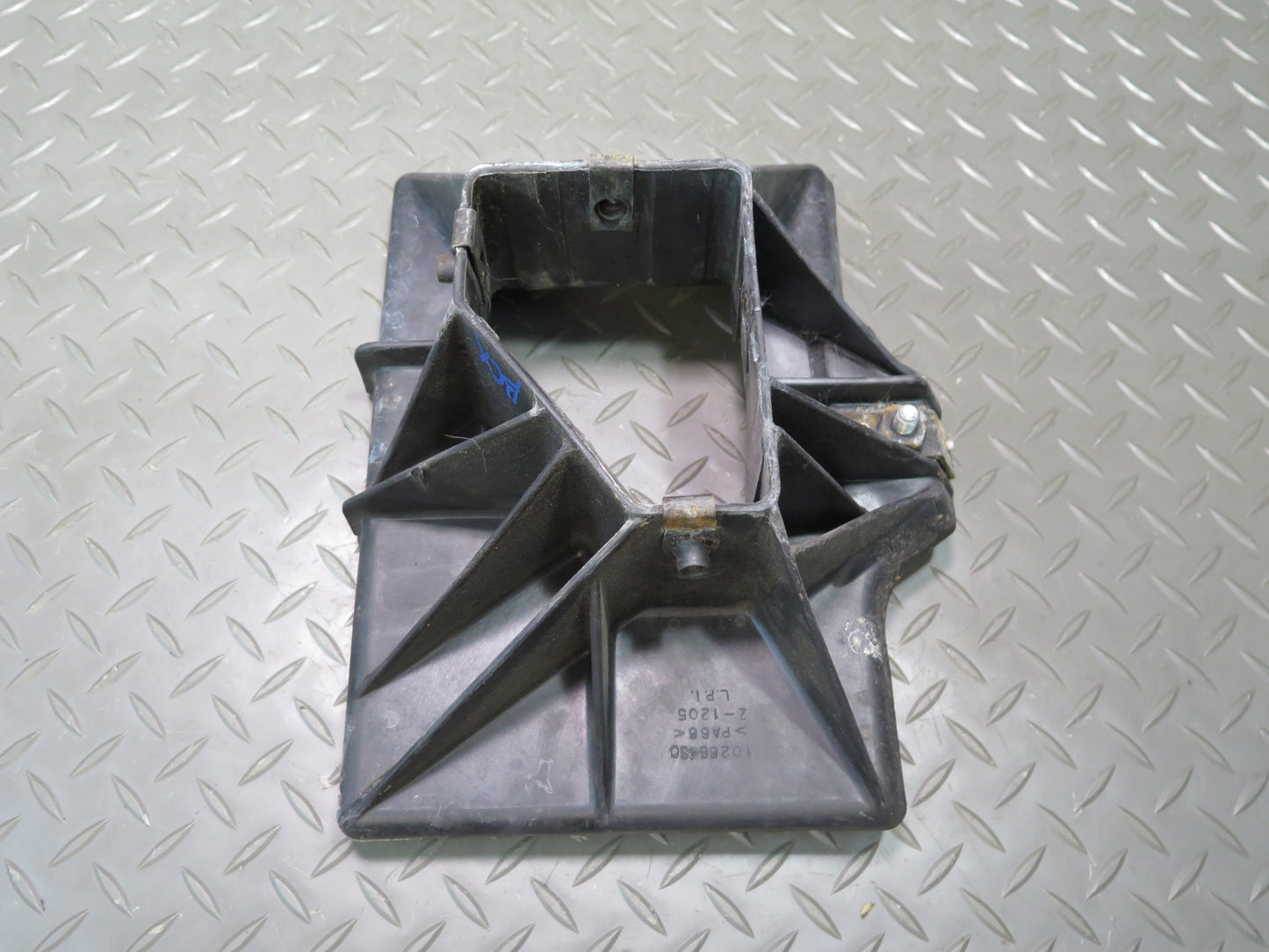 2004-2009 Cadillac XLR Battery Tray Holder Frame Bracket 10258430