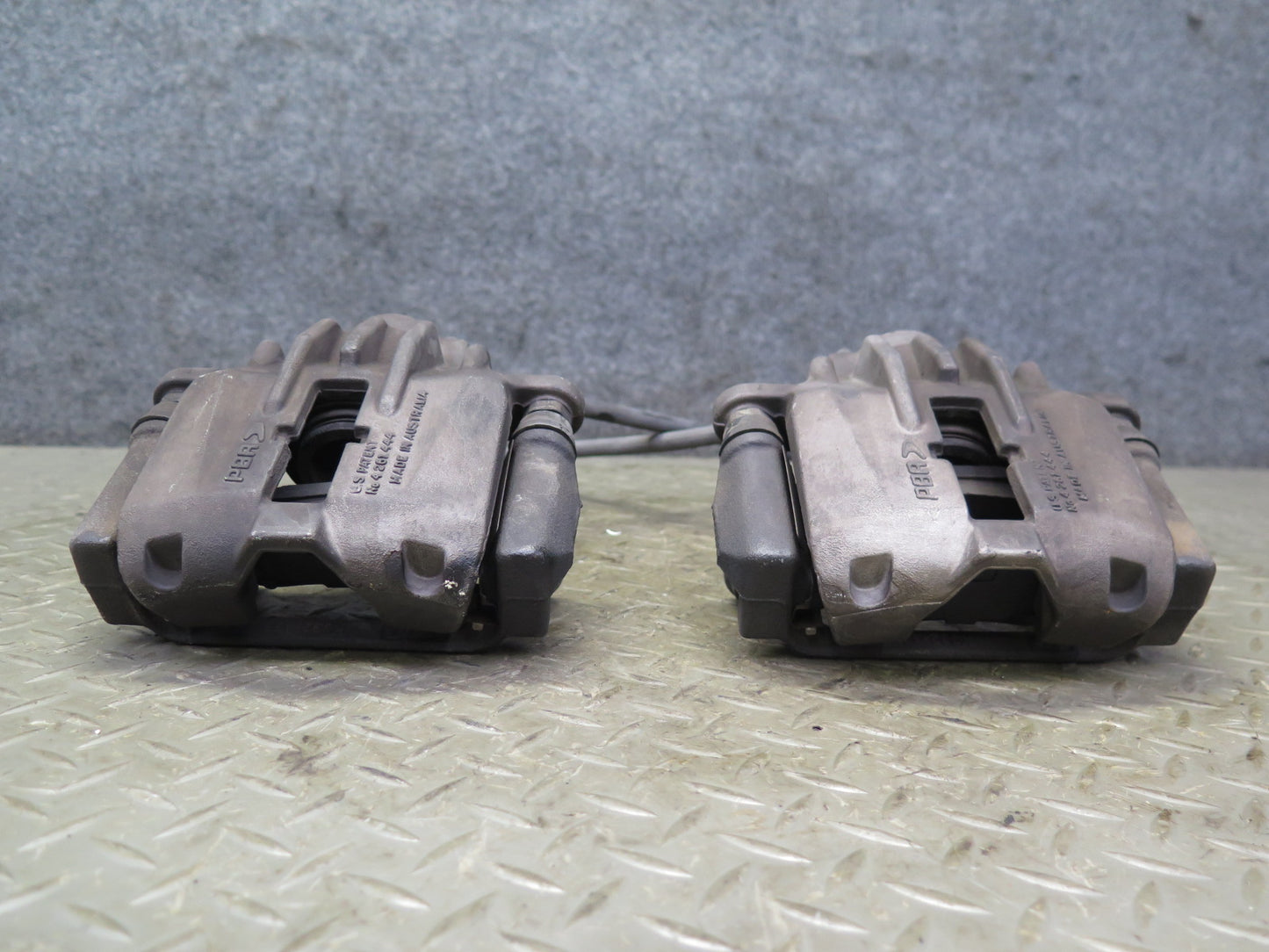 2004-2009 Cadillac XLR RWD Front Left & Right Side Brake Caliper Set of 2