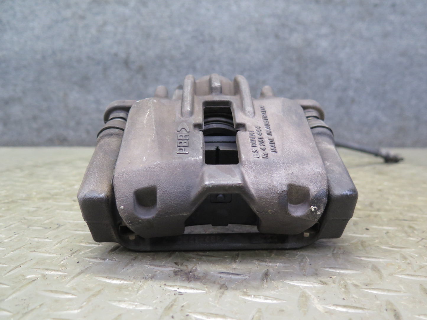 2004-2009 Cadillac XLR RWD Front Left & Right Side Brake Caliper Set of 2