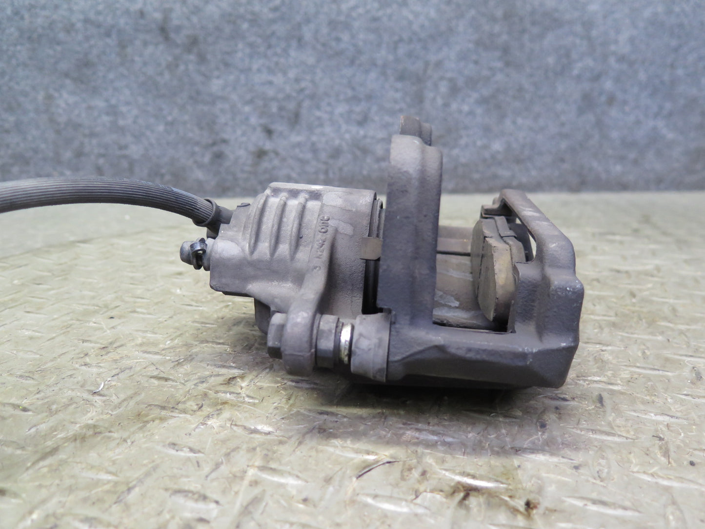 2004-2009 Cadillac XLR RWD Front Left & Right Side Brake Caliper Set of 2