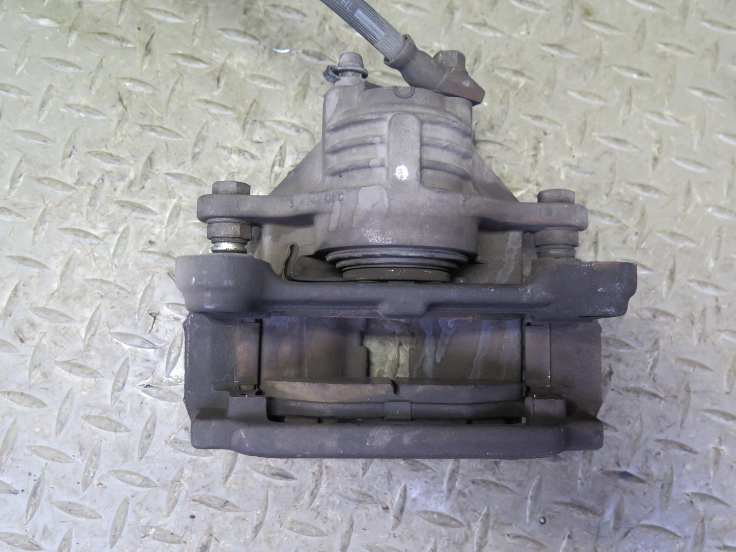 2004-2009 Cadillac XLR RWD Front Left & Right Side Brake Caliper Set of 2