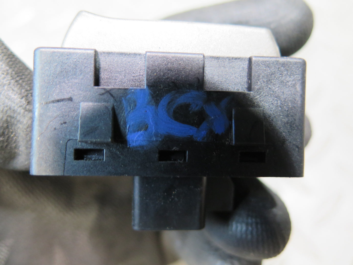 2004-2009 Cadillac XLR Ignition Starter Push Start Switch Button 10341789