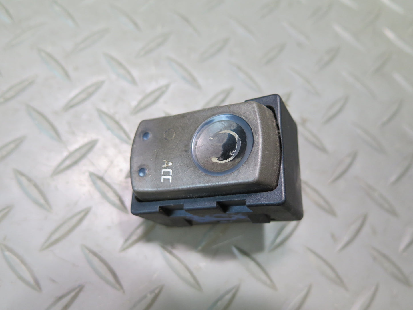 2004-2009 Cadillac XLR Ignition Starter Push Start Switch Button 10341789