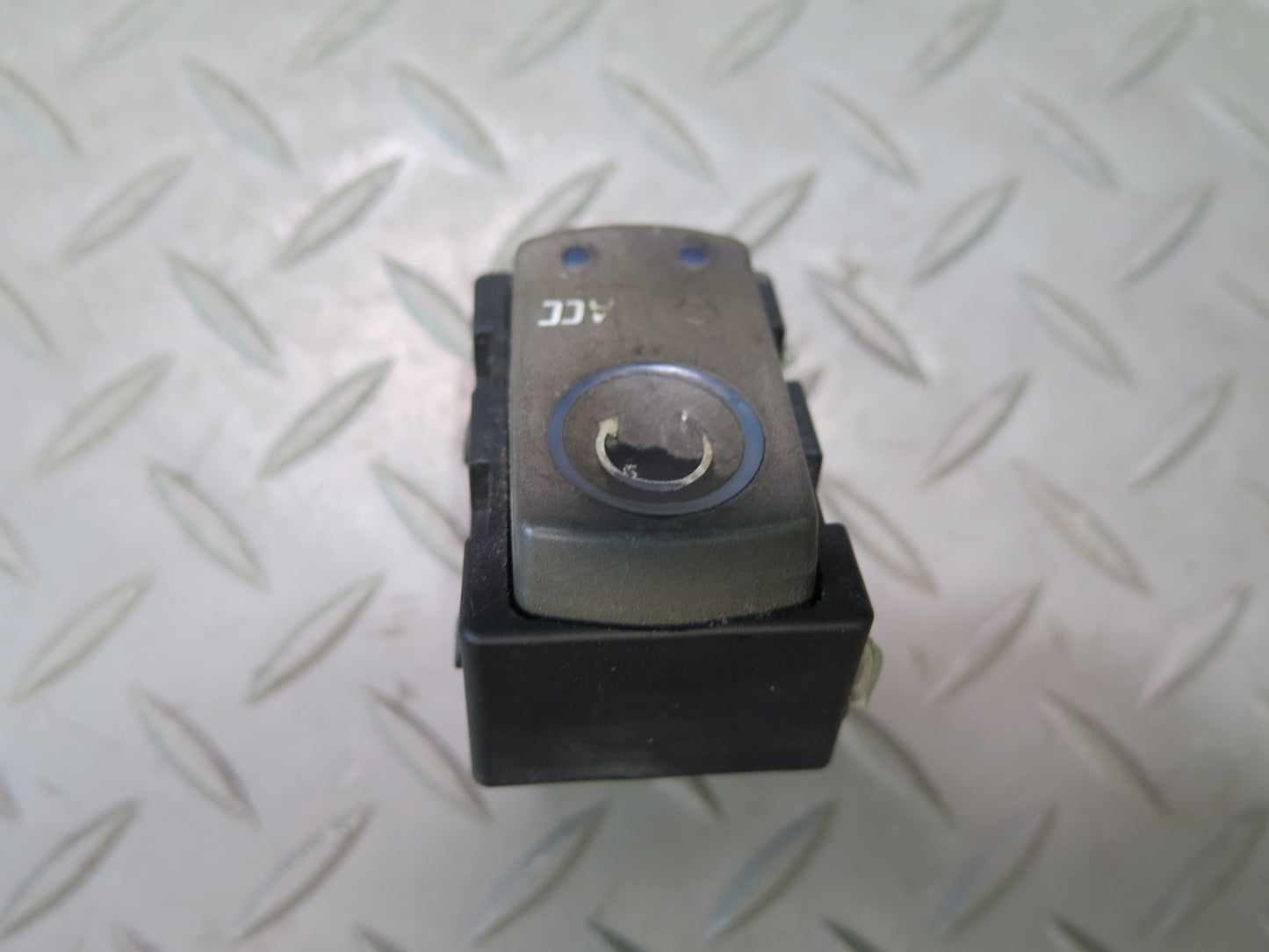 2004-2009 Cadillac XLR Ignition Starter Push Start Switch Button 10341789