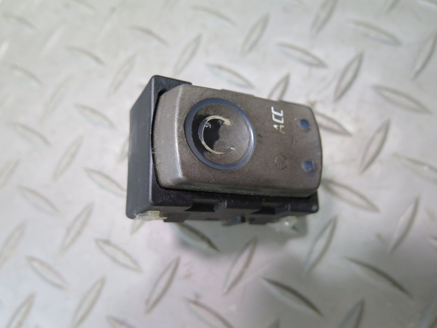 2004-2009 Cadillac XLR Ignition Starter Push Start Switch Button 10341789