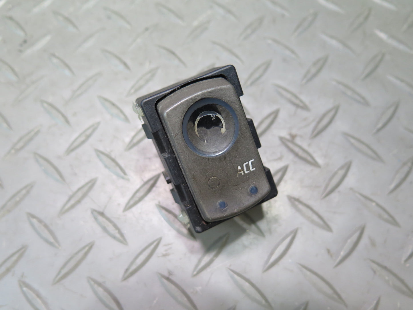 2004-2009 Cadillac XLR Ignition Starter Push Start Switch Button 10341789
