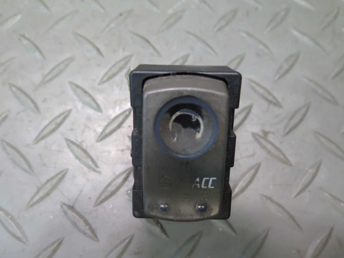 2004-2009 Cadillac XLR Ignition Starter Push Start Switch Button 10341789
