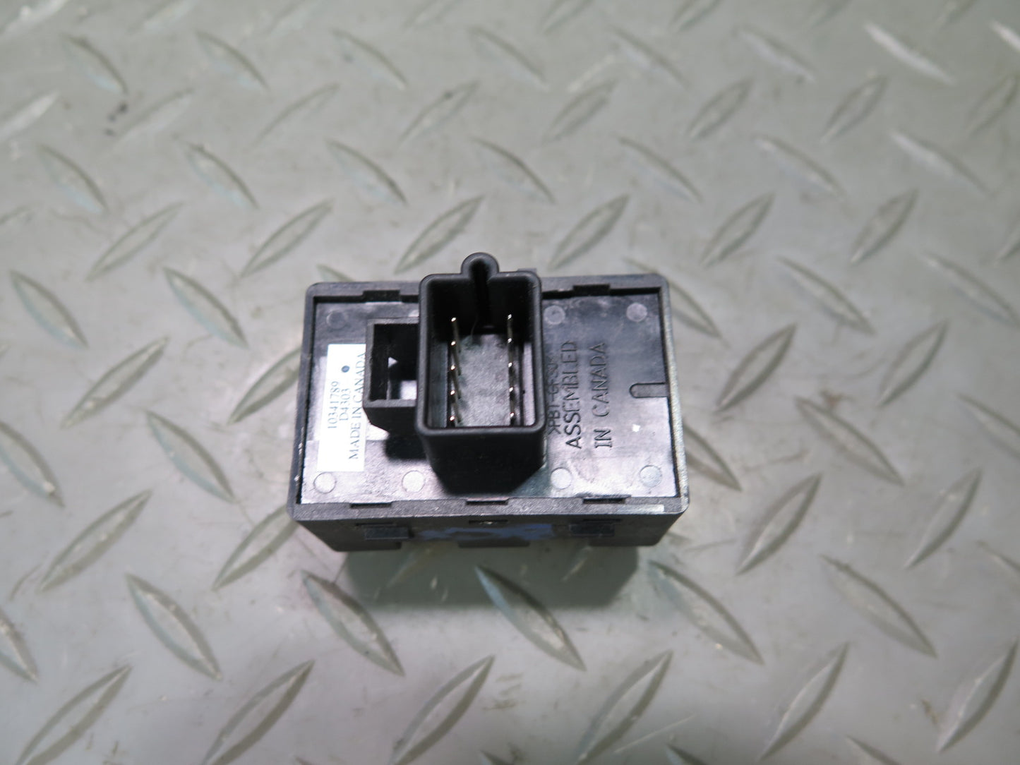 2004-2009 Cadillac XLR Ignition Starter Push Start Switch Button 10341789