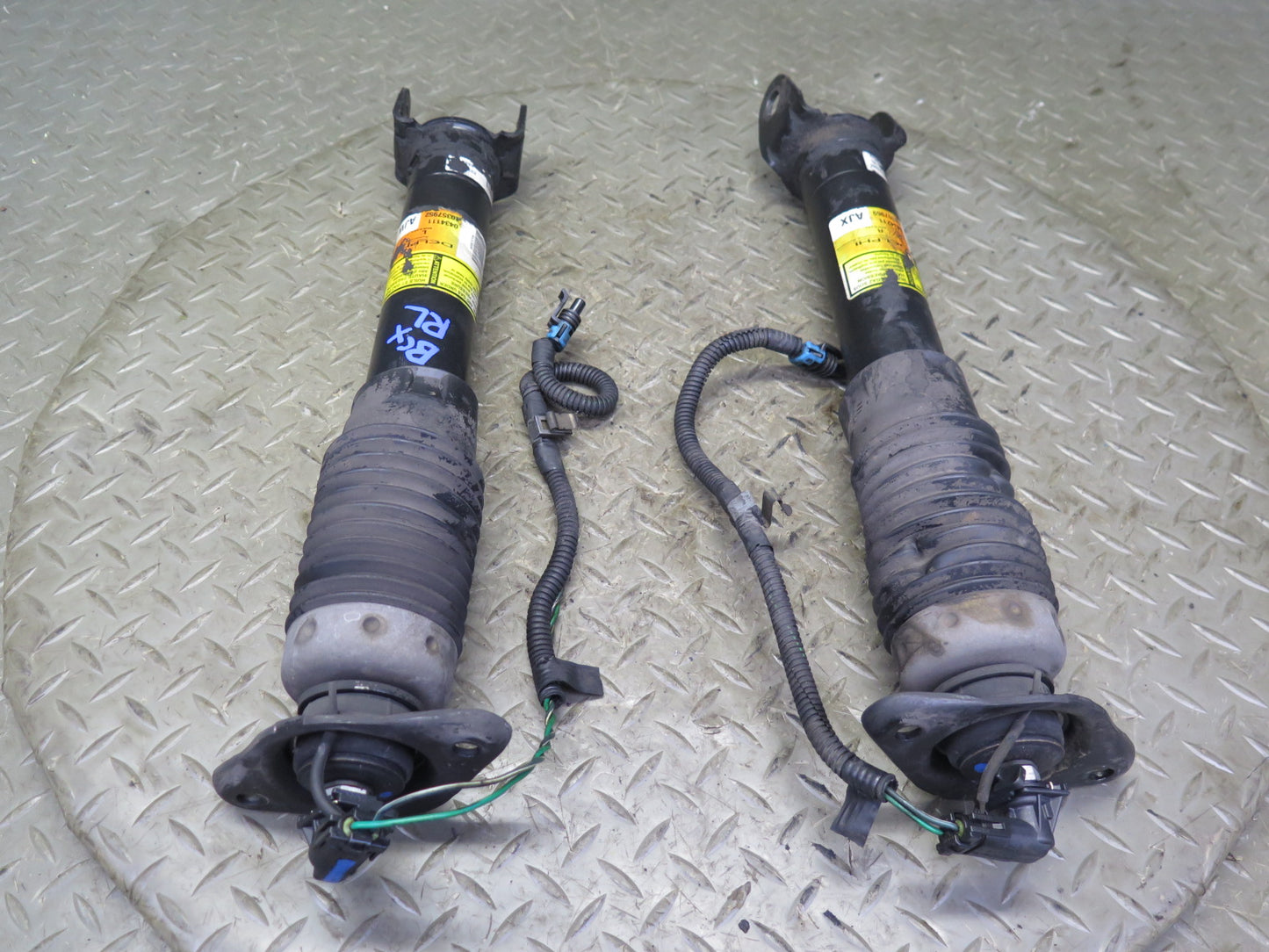 2004-2005 Cadillac XLR Rear Right & Left Side Shock Strut Absorber Set