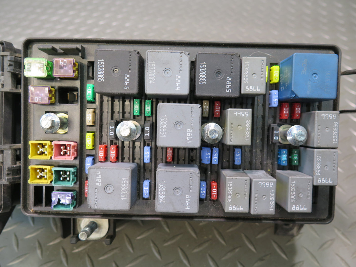 2004-2008 Cadillac XLR Under Hood Relay Fuse Box Unit Assembly