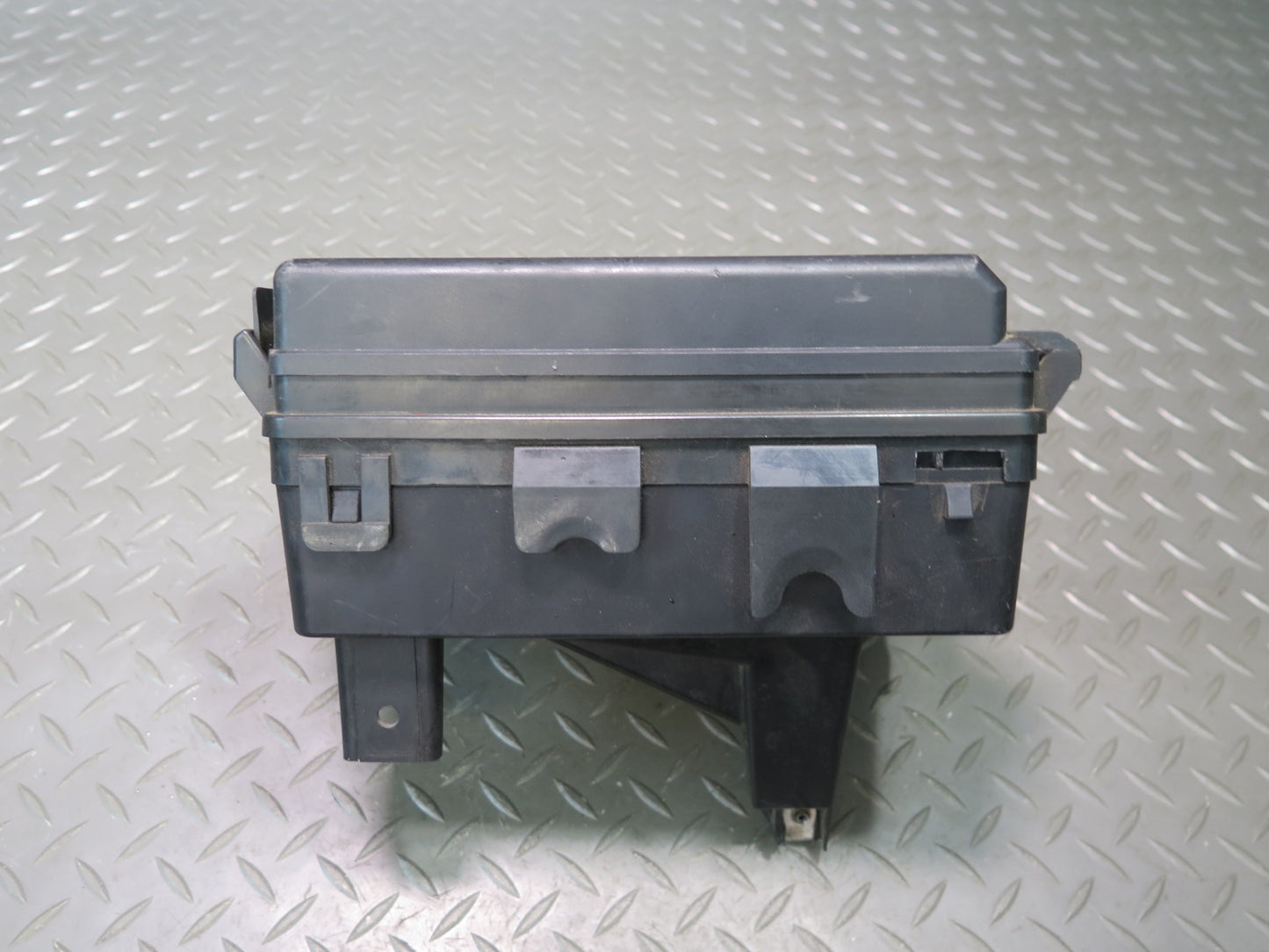 2004-2008 Cadillac XLR Under Hood Relay Fuse Box Unit Assembly