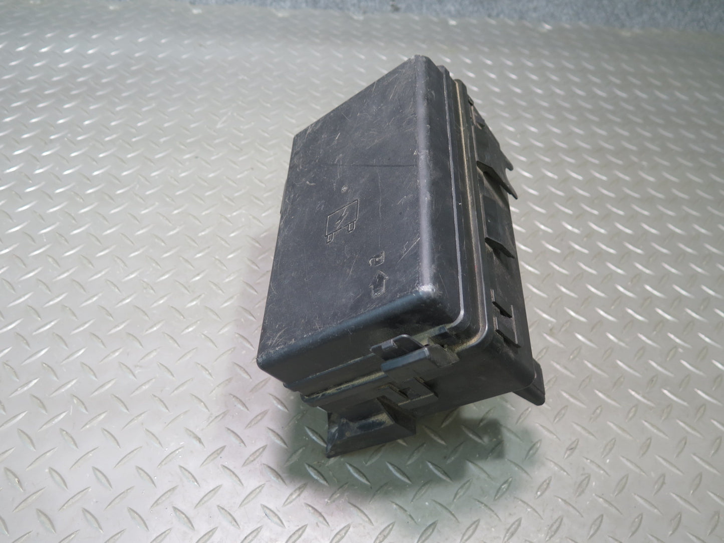 2004-2008 Cadillac XLR Under Hood Relay Fuse Box Unit Assembly