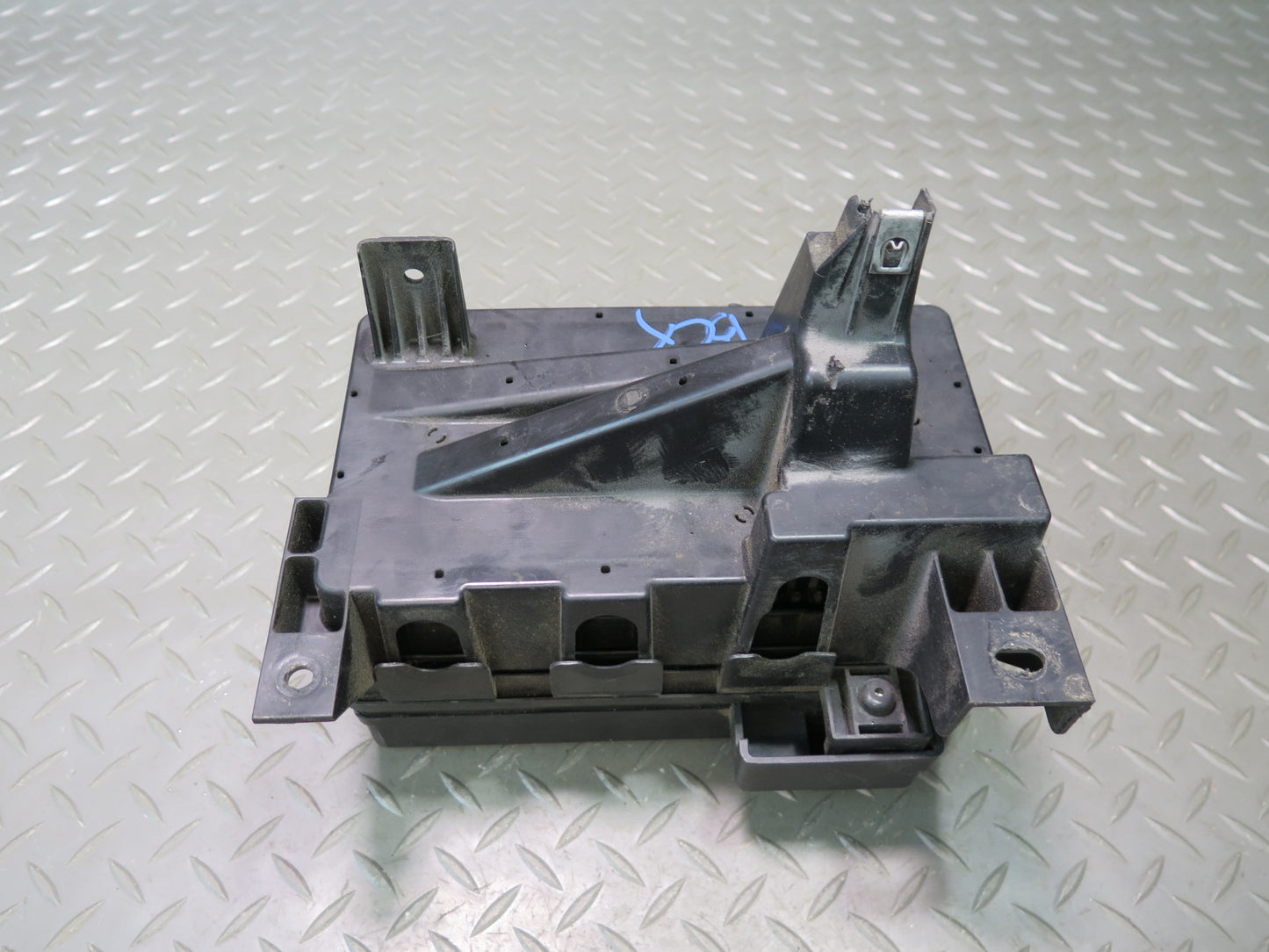 2004-2008 Cadillac XLR Under Hood Relay Fuse Box Unit Assembly